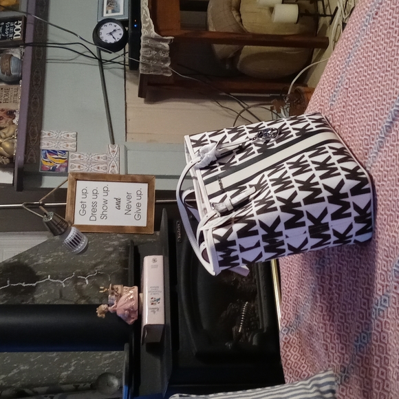 MK Jet Set Travel MD Jet set carryall tote. White and Brown! - Picture 4 of 8